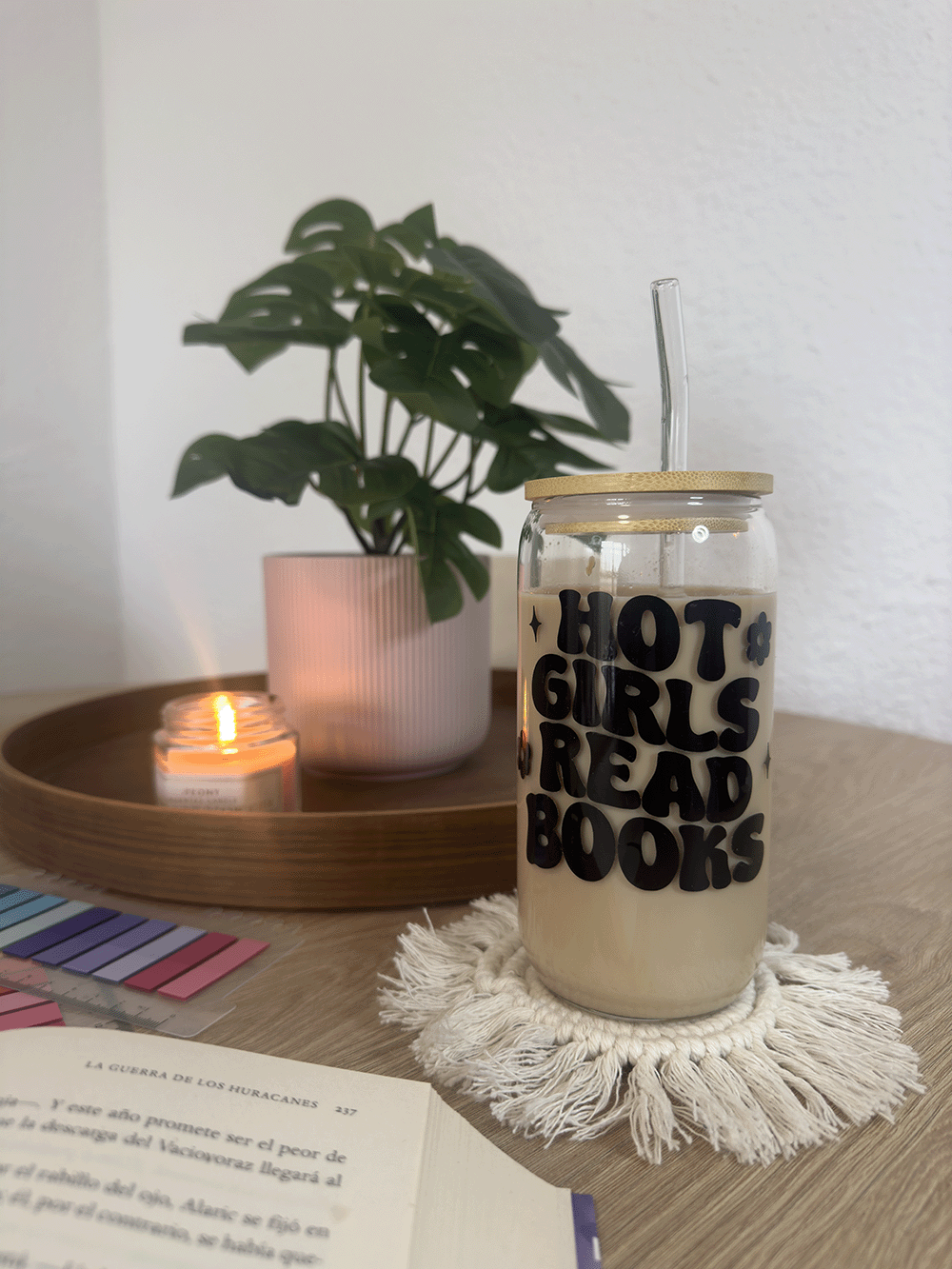 "Hot girls read books" glass