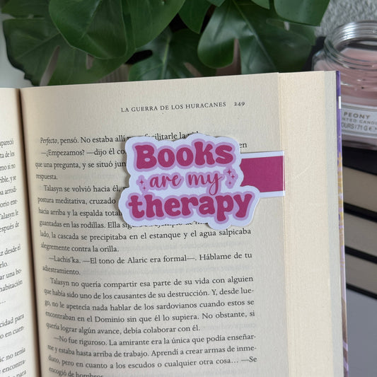 Marcapáginas magnético "Books are my therapy"