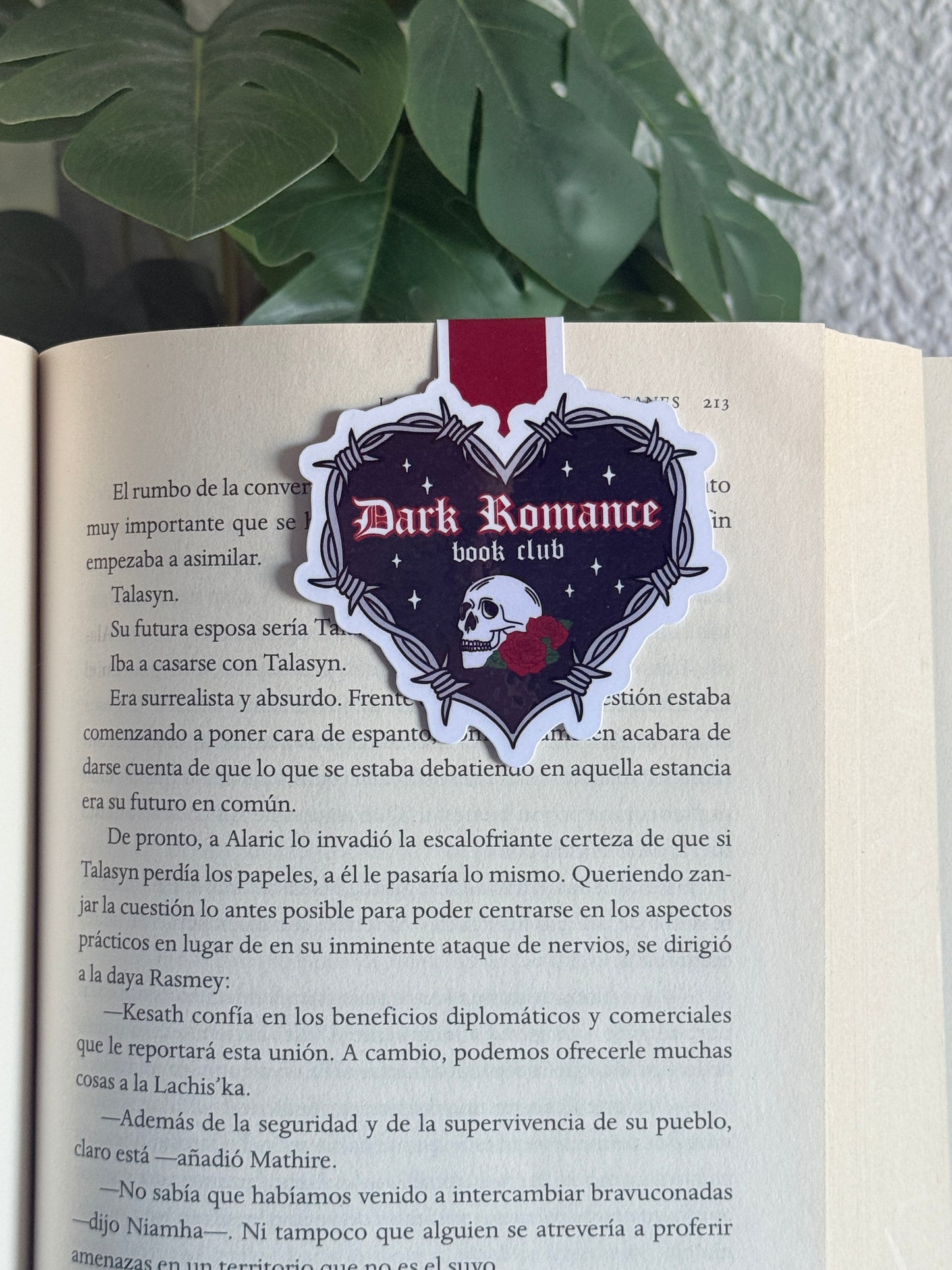 Marcapáginas magnético "Dark romance book club"